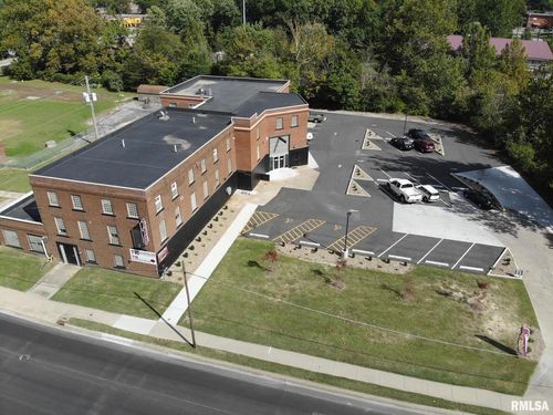 1051 S Wall St, Carbondale, IL, 62901-3733 | Card Image