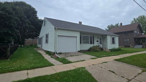 326 N Monroe St, Lancaster, WI, 53813-1338 | Card Image