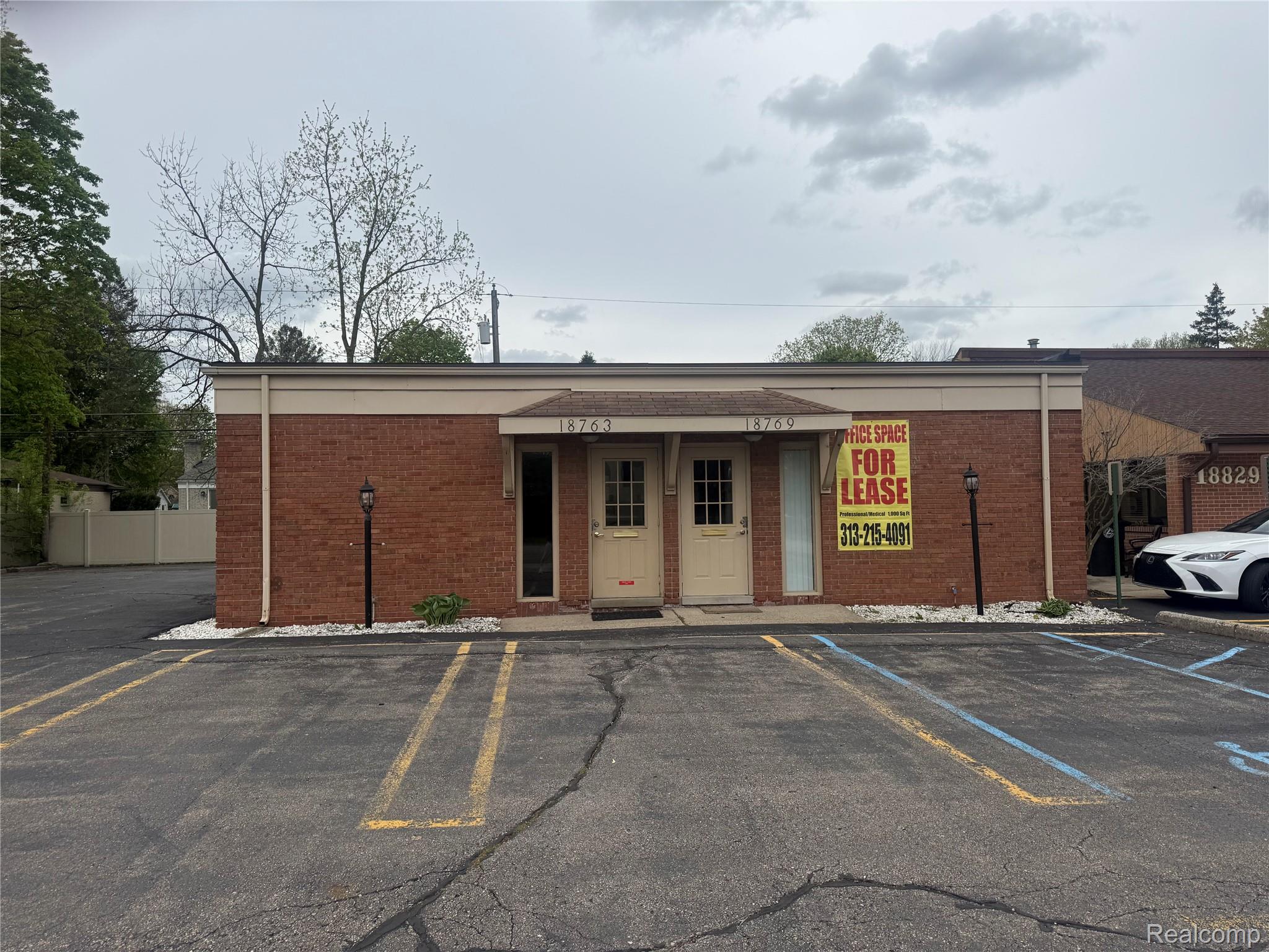 Commercial Lease in Livonia