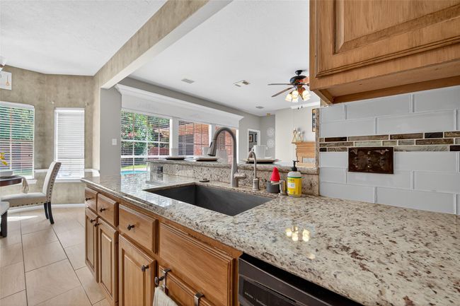 6415 Adobe Trails Dr, House other with 4 bedrooms, 2 bathrooms and 2 parking in Sugar Land TX | Image 13