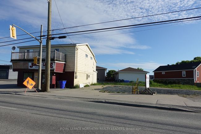 683 Lemieux Ave, Home with 3 bedrooms, 3 bathrooms and 15 parking in Timmins ON | Image 8