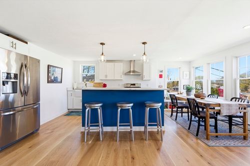 27 Gee Ave, Gloucester, MA, 01930-1747 | Card Image