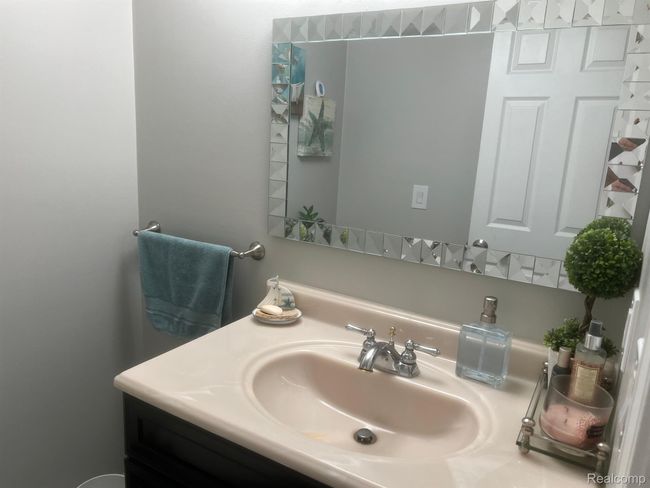 17540 Edward Cir, Condo with 2 bedrooms, 2 bathrooms and null parking in Clinton Twp MI | Image 11
