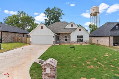 135 Hillcrest, Gladewater, TX, 75647-1100 | Card Image