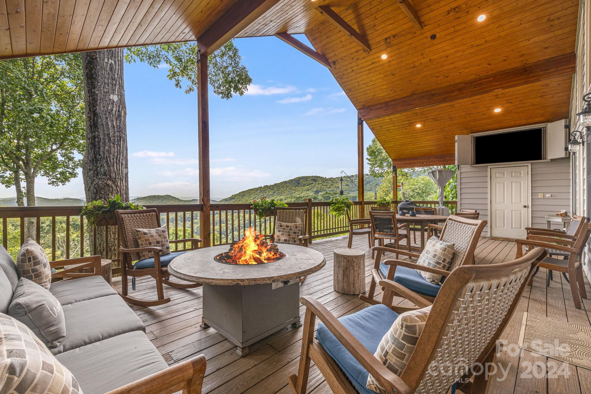Cottage Ln, Mars Hill, NC 28754