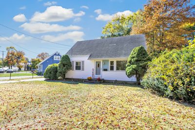 1127 Nichols Avenue, House other with 3 bedrooms, 1 bathrooms and 6 parking in Stratford CT | Image 2