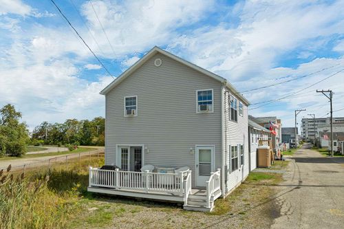 5 Chase St, Hampton, NH, 03842-2617 | Card Image