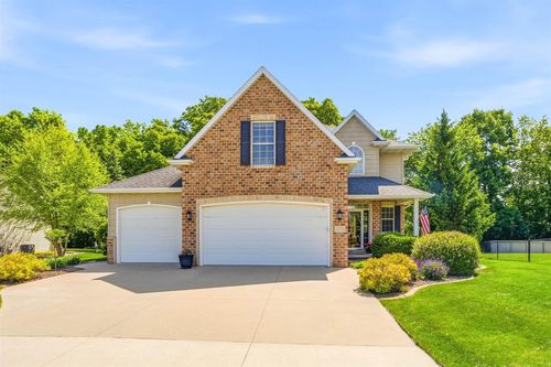 1594 Kingswood Drive, NEENAH, WI, 54956 | Card Image