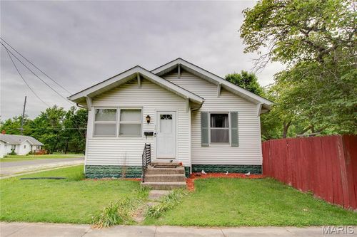 701 Chestnut St, Gillespie, IL, 62033-1540 | Card Image