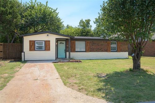 1604 Sandra Dr, Midwest City, OK, 73110-2530 | Card Image