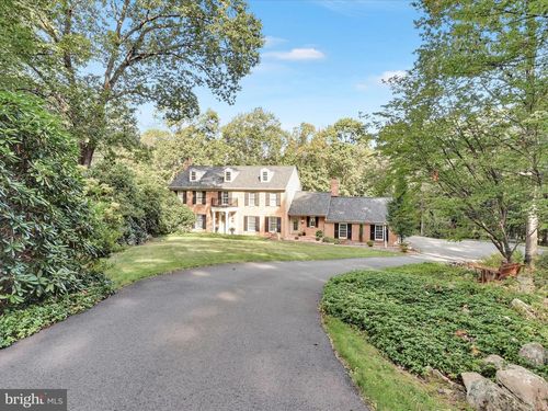 601 Briarwood Dr, Elverson, PA, 19520-8635 | Card Image