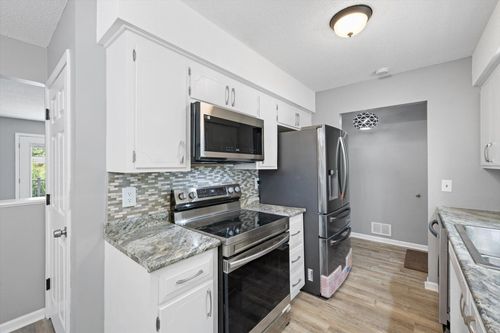 8941 48th Ave N, New Hope, MN, 55428-4421 | Card Image