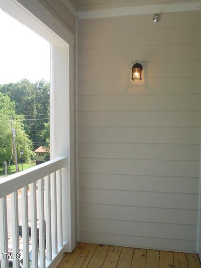 Burt 8 | Image 9