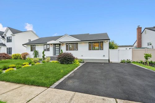 31 Kalda Ln, Plainview, NY, 11803-3817 | Card Image