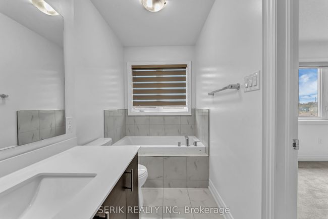 479 Izumi Gate, House attached with 4 bedrooms, 3 bathrooms and 1 parking in Milton ON | Image 31