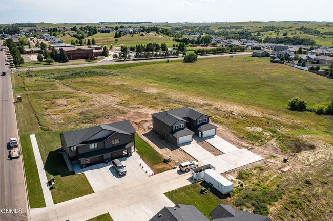 1710 Heart Ridge Loop Se, Townhouse with 3 bedrooms, 3 bathrooms and null parking in Mandan ND | Image 33