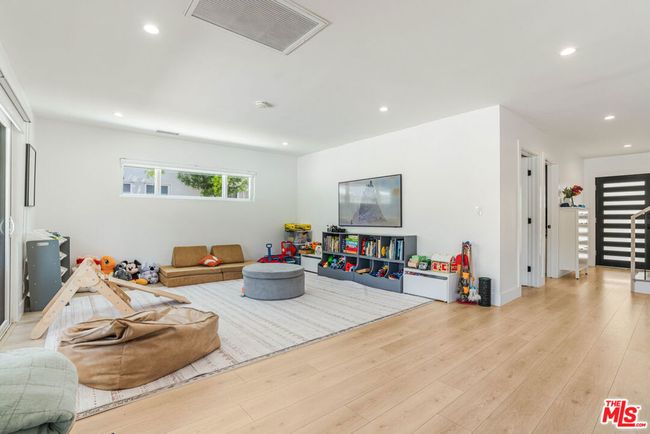5737 Allott Ave, House other with 6 bedrooms, 6 bathrooms and 2 parking in Sherman Oaks CA | Image 15