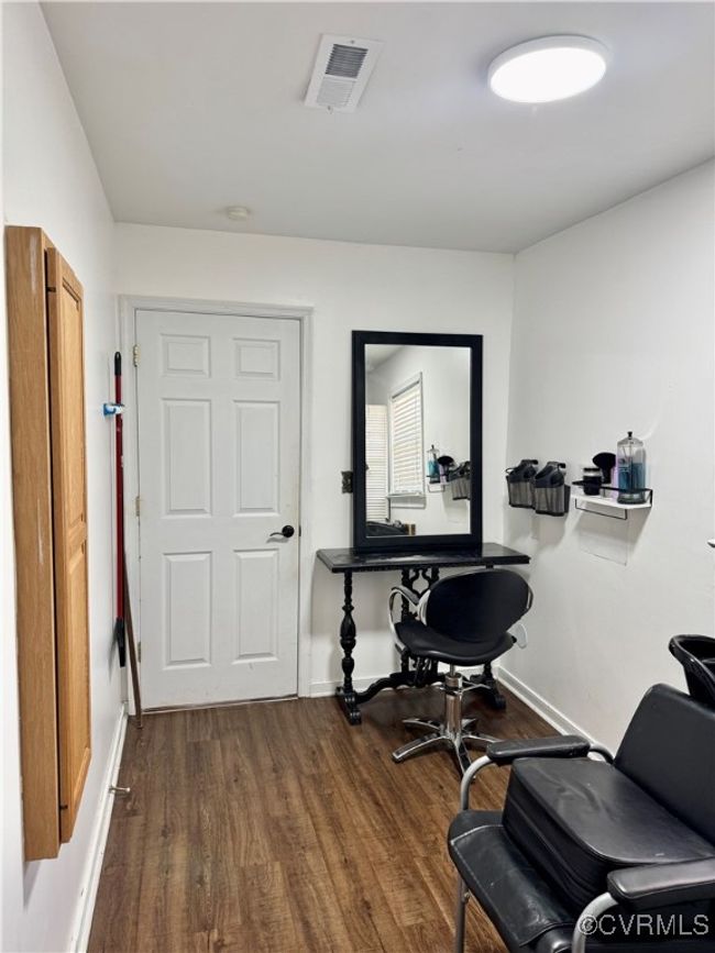 Extra Nice Salon! | Image 16