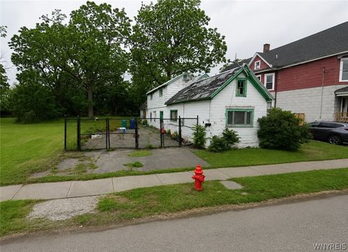 352 Fox St, Buffalo, NY, 14211-2924 | Card Image