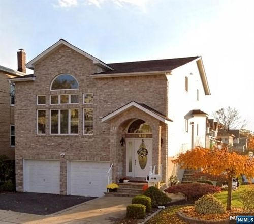 582 Broad St, Carlstadt, NJ, 07072-1147 | Card Image