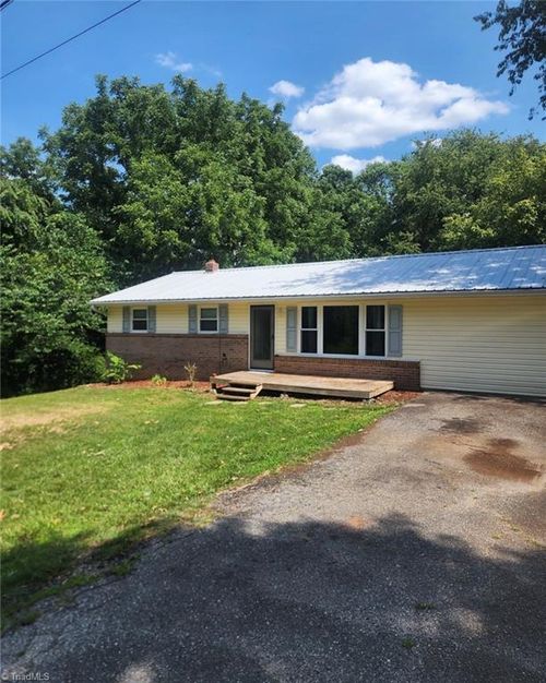 386 Otis Brown Drive, North Wilkesboro, NC, 28659 | Card Image