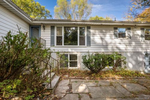 33 Albion Oval, Mahopac, NY, 10541-3601 | Card Image