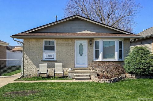 29038 Springstead St, Gibraltar, MI, 48173-9716 | Card Image