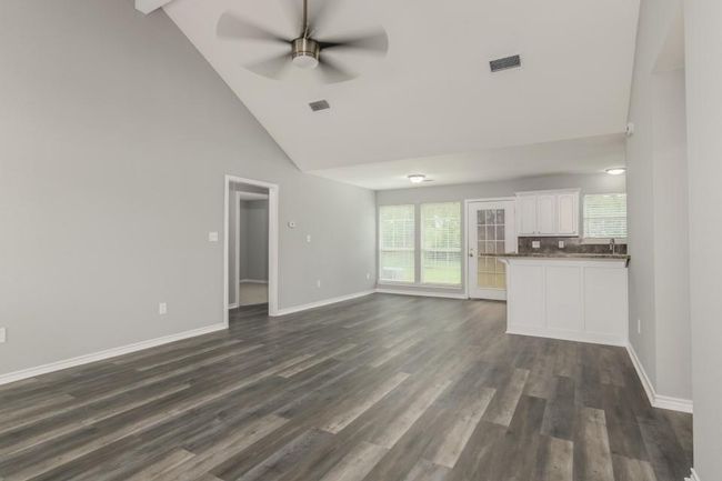 701 Walker Rd, House other with 3 bedrooms, 2 bathrooms and null parking in Winnie TX | Image 4
