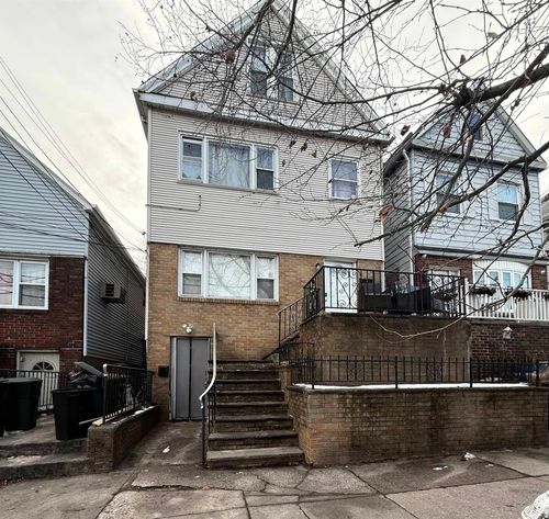 apt-1-28 E 47th St, Bayonne, NJ, 07002-6034 | Card Image