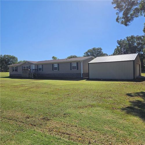 915 E 9th St, Cherryvale, KS, 67335-2504 | Card Image