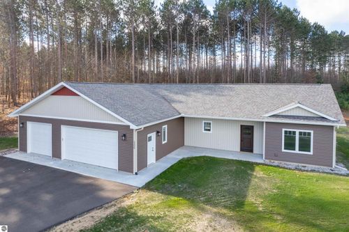 5200 Timber Flats Dr, Kingsley, MI, 49649-9451 | Card Image