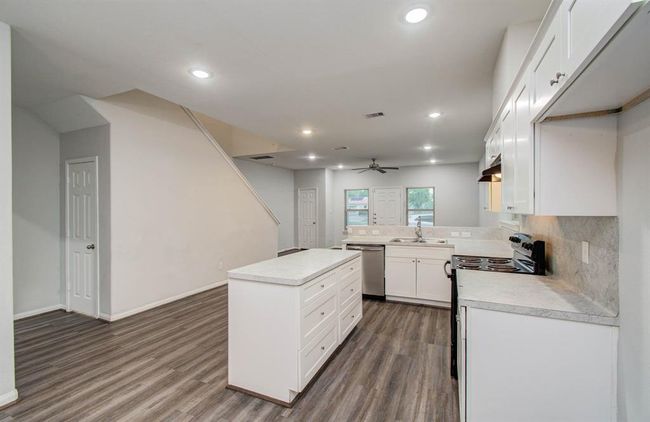 B - 8718 Scott St, Home with 6 bedrooms, 4 bathrooms and null parking in Houston TX | Image 6