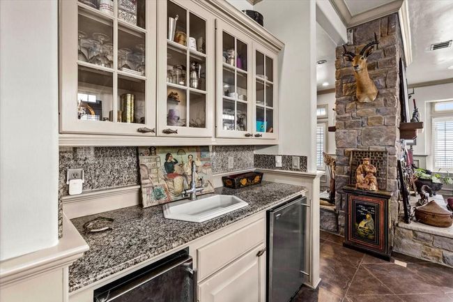 Wet bar adjacent to the kitchen serves as a great entertaining zone for guests while you are cooking. | Image 17