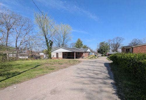 318 E 11th St, Columbia, TN, 38401-4265 | Card Image