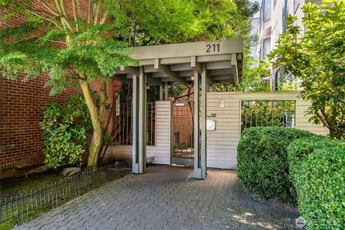 s117-211 E Summit Avenue, Seattle, WA, 98102 | Card Image