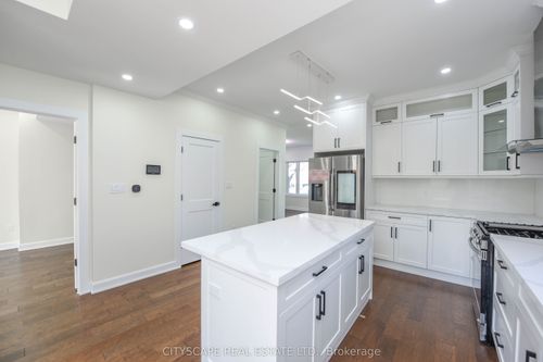 3134 Merritt Ave, Mississauga, ON, L4T1P3 | Card Image