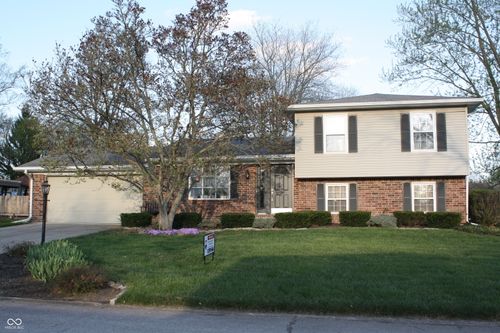 8437 Lockwood Ln, Indianapolis, IN, 46217-5018 | Card Image