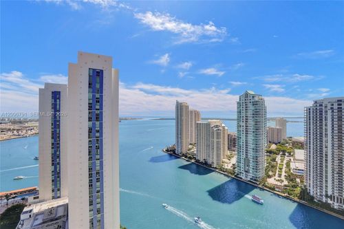 t-3216-300 S Biscayne Blvd, Miami, FL, 33131 | Card Image