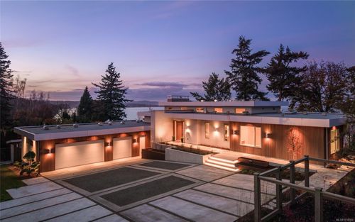 4570 Bissenden Pl, Victoria, BC, V8N3K4 | Card Image