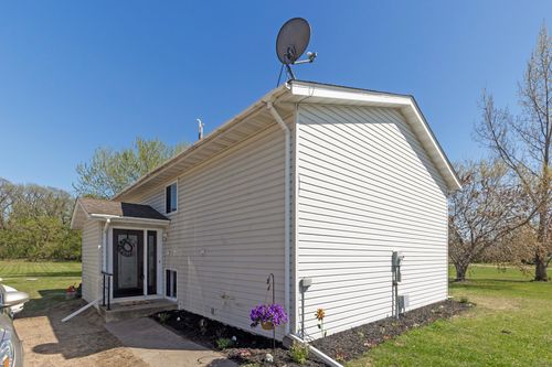 27995 Forest Blvd, Wyoming, MN, 55092-9339 | Card Image