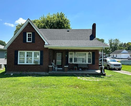 216 E Locust St, Lafayette, TN, 37083-1222 | Card Image