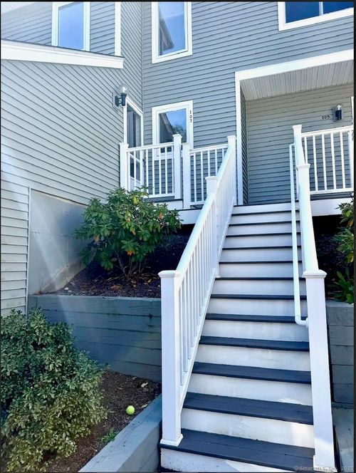 107-107 Glen Side, Wilton, CT, 06897-4049 | Card Image