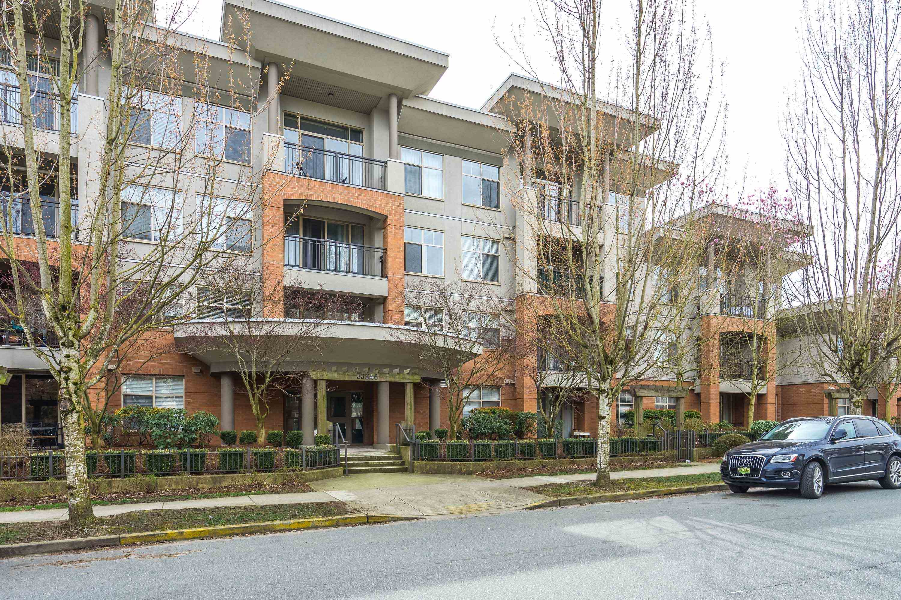 409 - 33546 Holland Avenue, Condo with 2 bedrooms, 2 bathrooms and 1 parking in Abbotsford BC | Image 1