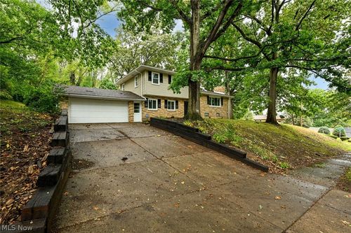 475 Iroquois Ave, Akron, OH, 44305-2743 | Card Image