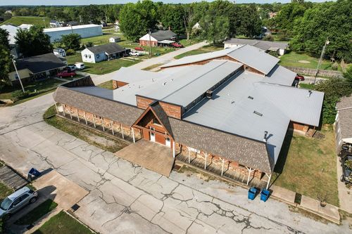 121 S Nelson Ave, Gentry, AR, 72734-9137 | Card Image
