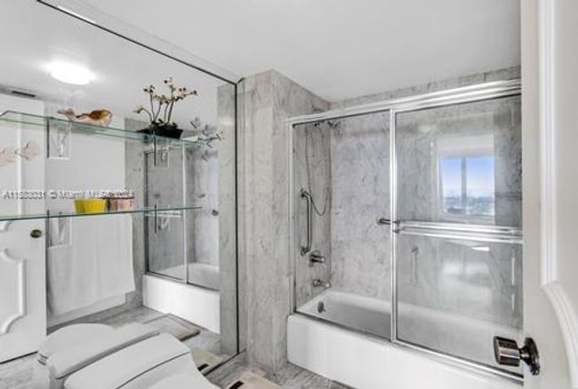APT-23B - 881 Ocean Dr, Condo with 2 bedrooms, 2 bathrooms and null parking in Key Biscayne FL | Image 23