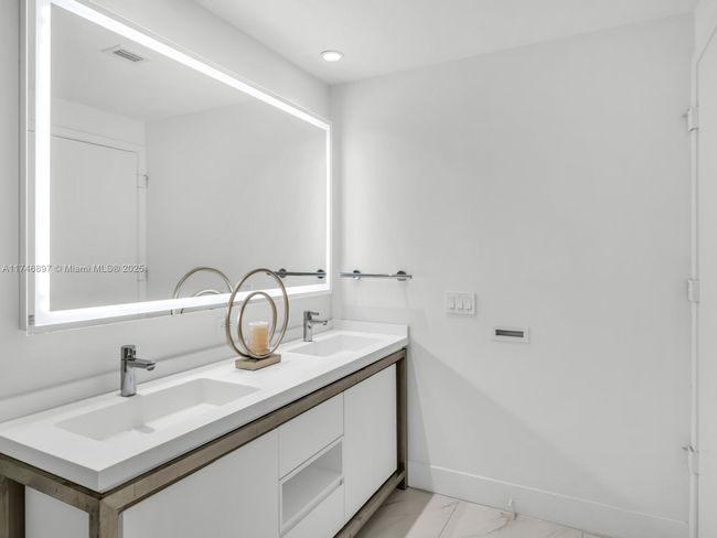 APT-1507 - 2000 Metropica Way, Condo with 2 bedrooms, 2 bathrooms and null parking in Sunrise FL | Image 18