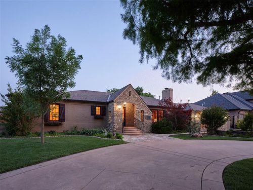 1802 Coventry Ln, Nichols Hills, OK, 73120-4704 | Card Image