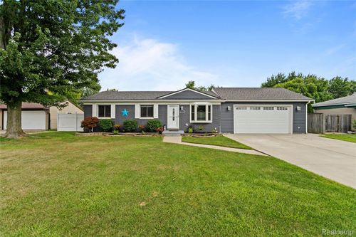 27311 Wyly St, Chesterfield, MI, 48047-4938 | Card Image
