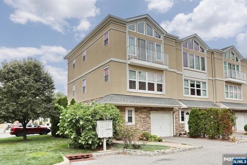 6 Central Ave, Rochelle Park, NJ, 07662-3952 | Card Image